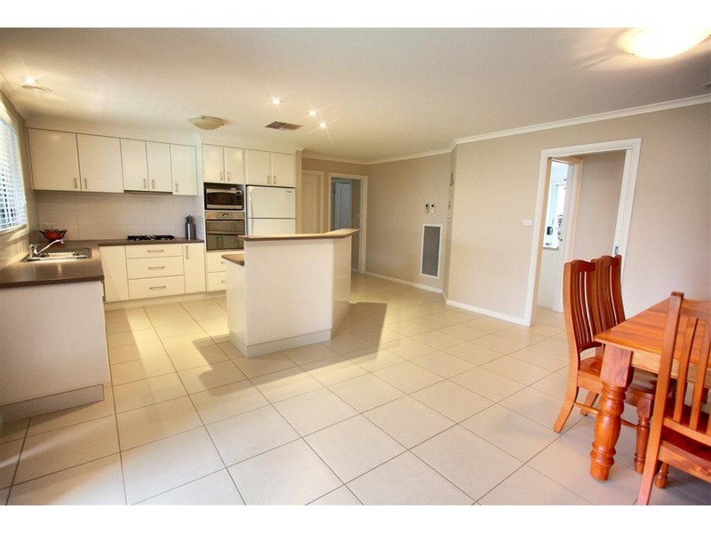 10 Brownlow Drive, Wagga Wagga NSW 2650