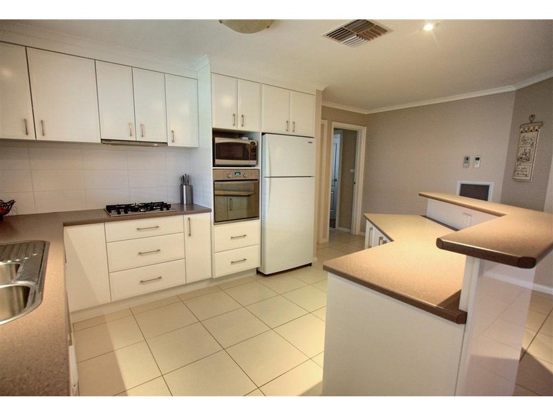 10 Brownlow Drive, Wagga Wagga NSW 2650