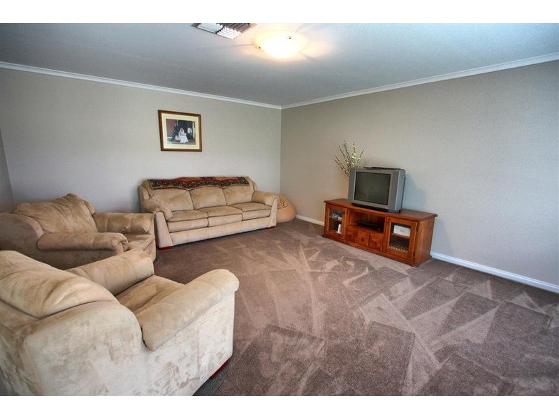 10 Brownlow Drive, Wagga Wagga NSW 2650