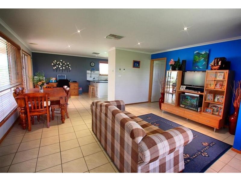6 Mirbelia Drive, Springvale NSW 2650