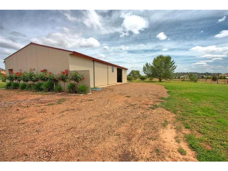 6 Mirbelia Drive, Springvale NSW 2650