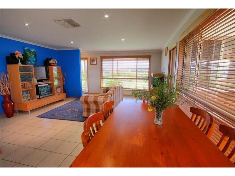 6 Mirbelia Drive, Springvale NSW 2650