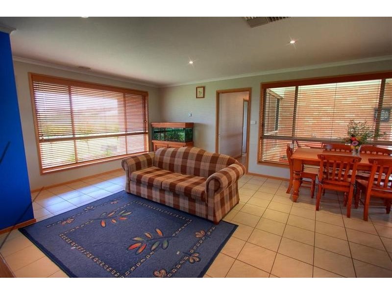6 Mirbelia Drive, Springvale NSW 2650