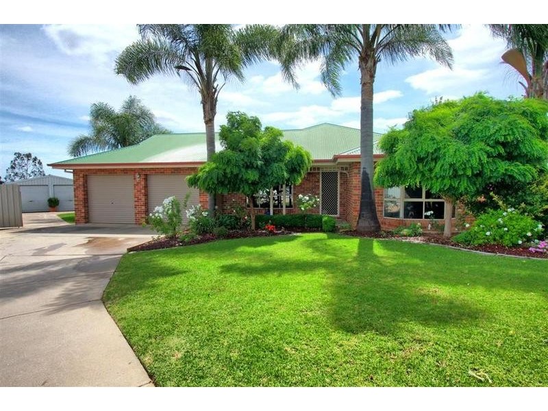 4 Tareena Place, Glenfield Park NSW 2650