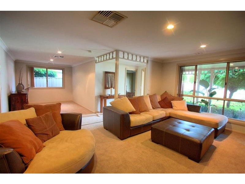 4 Tareena Place, Glenfield Park NSW 2650