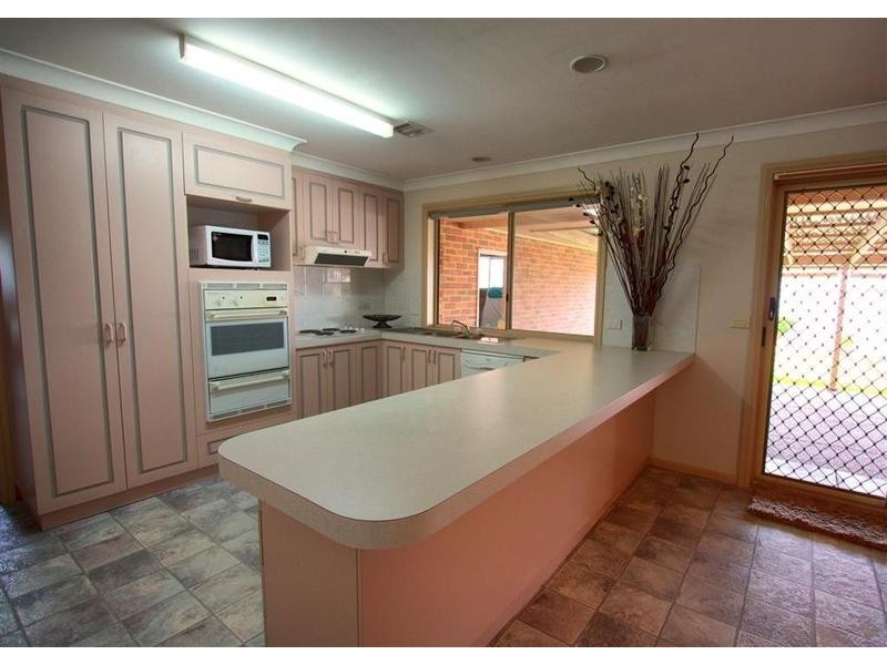 4 Tareena Place, Glenfield Park NSW 2650