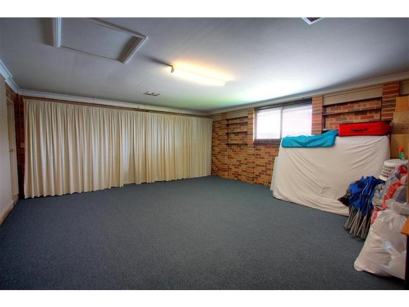 4 Tareena Place, Glenfield Park NSW 2650