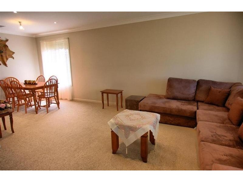 118 Yentoo Drive, Glenfield Park NSW 2650