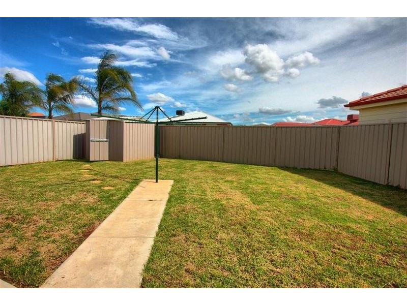 118 Yentoo Drive, Glenfield Park NSW 2650