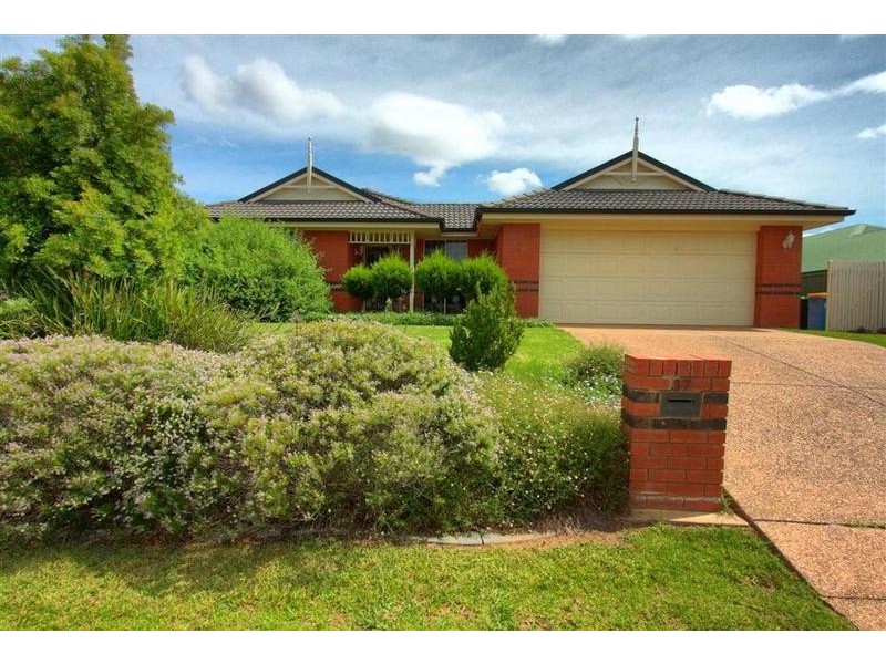 37 Faye Avenue, Kooringal NSW 2650