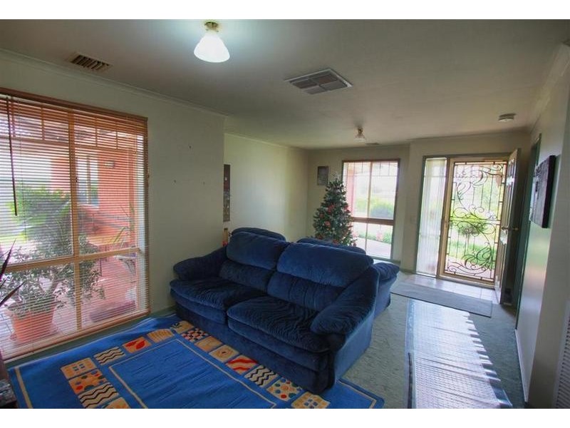37 Faye Avenue, Kooringal NSW 2650