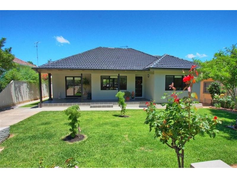 4 Urana Street, Turvey Park NSW 2650