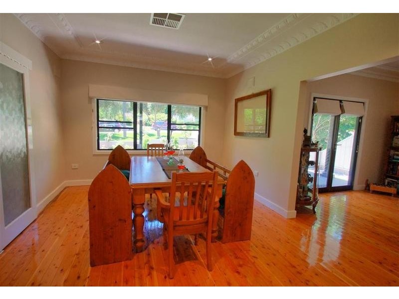4 Urana Street, Turvey Park NSW 2650