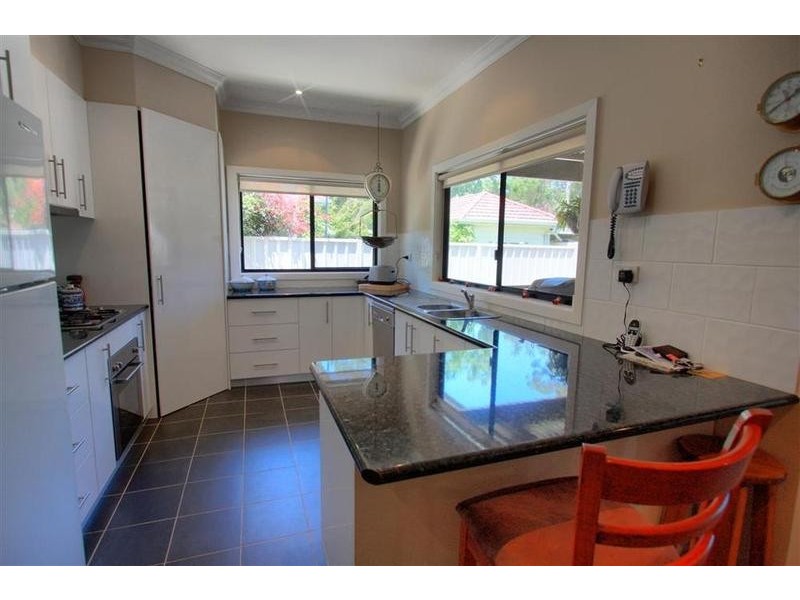4 Urana Street, Turvey Park NSW 2650