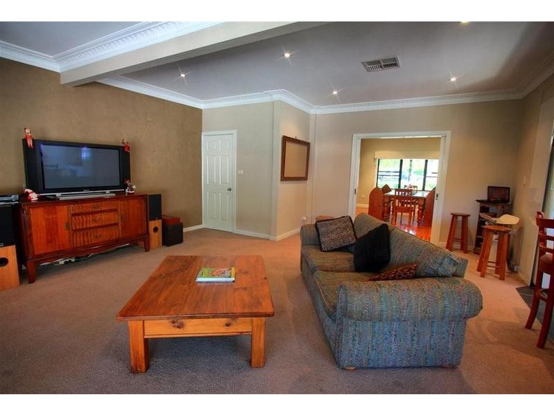 4 Urana Street, Turvey Park NSW 2650