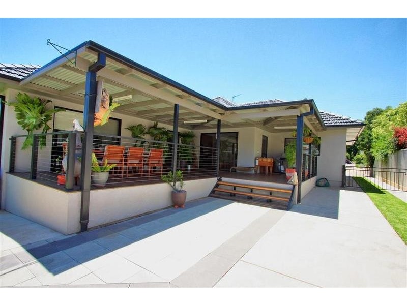 4 Urana Street, Turvey Park NSW 2650