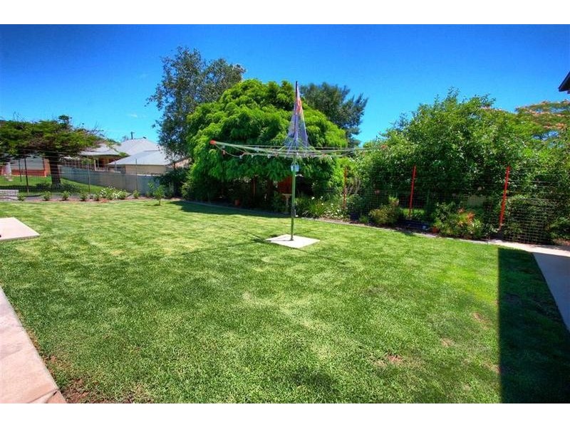 4 Urana Street, Turvey Park NSW 2650