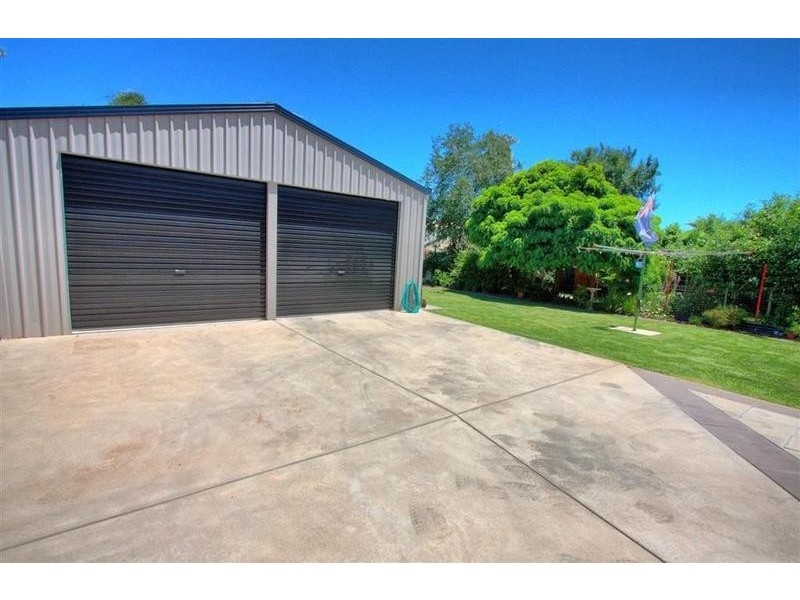 4 Urana Street, Turvey Park NSW 2650