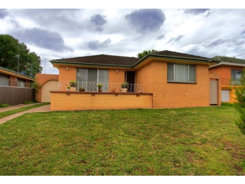 52 White Avenue, Kooringal NSW 2650