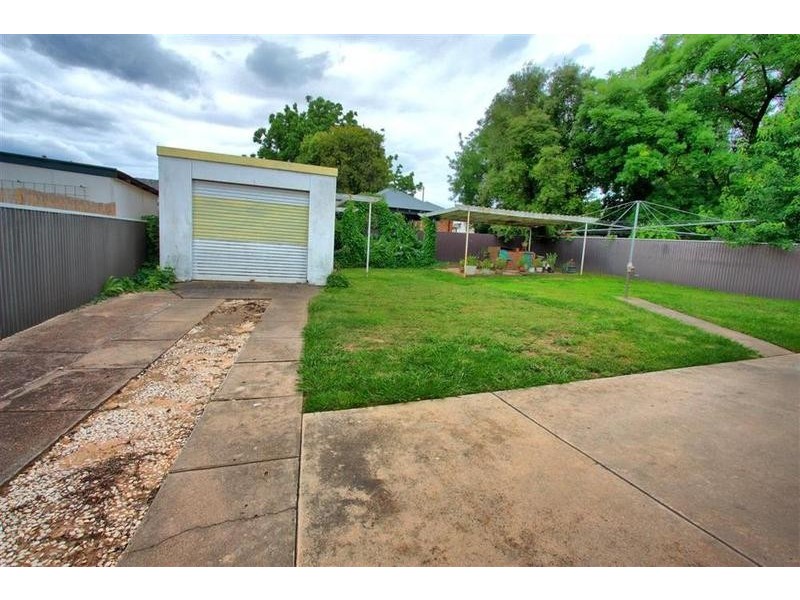 52 White Avenue, Kooringal NSW 2650