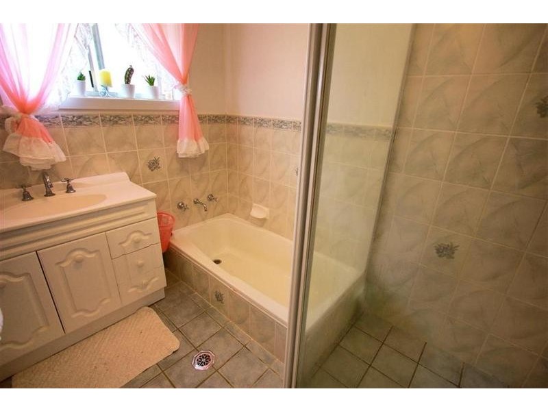 52 White Avenue, Kooringal NSW 2650