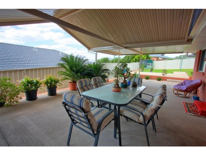 11 Brownlow Drive, Bourkelands NSW 2650