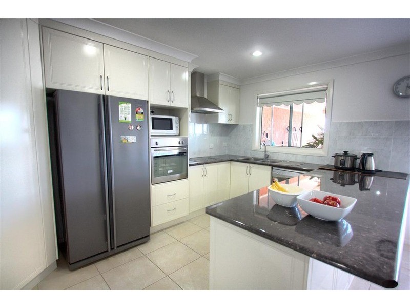 11 Brownlow Drive, Bourkelands NSW 2650