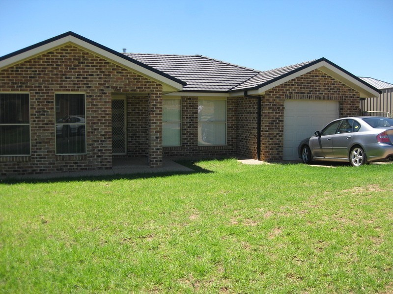 1 Tocal Street, Bourkelands NSW 2650