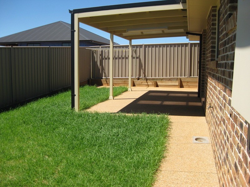 1 Tocal Street, Bourkelands NSW 2650