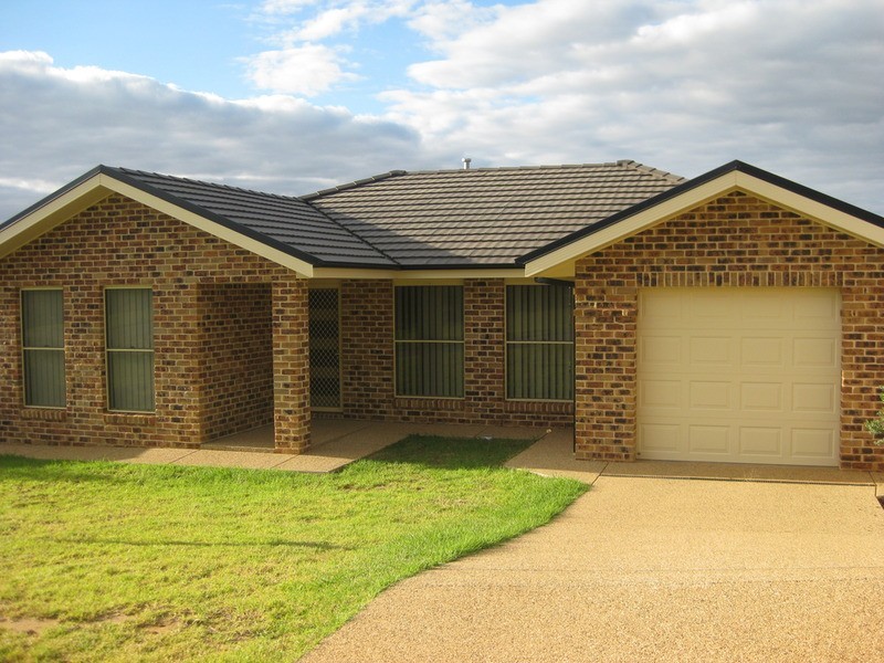 1 Tocal Street, Bourkelands NSW 2650