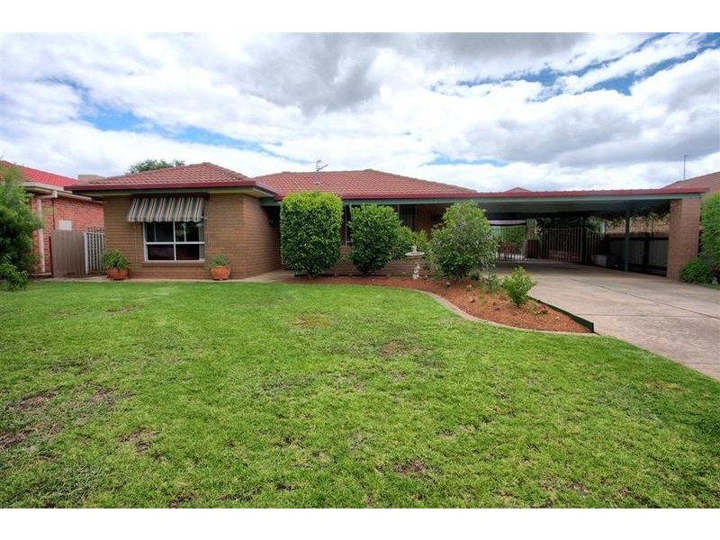 40 Naretha Street, Glenfield Park NSW 2650