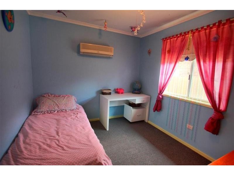 40 Naretha Street, Glenfield Park NSW 2650