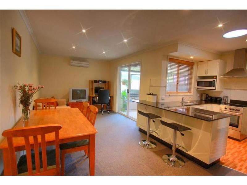 40 Naretha Street, Glenfield Park NSW 2650