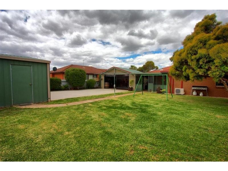 40 Naretha Street, Glenfield Park NSW 2650