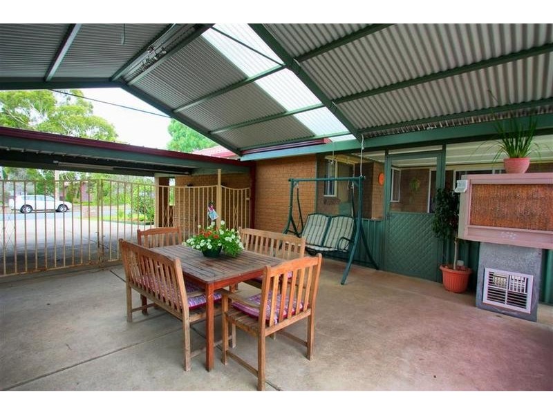40 Naretha Street, Glenfield Park NSW 2650