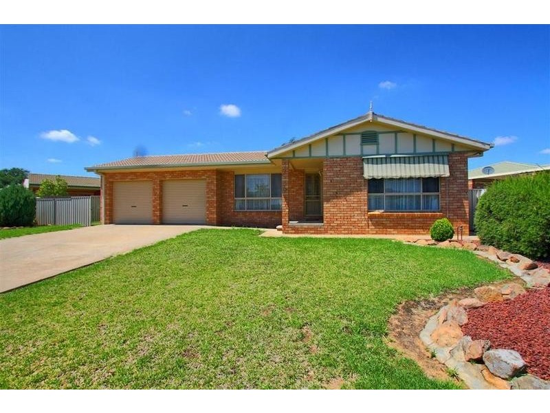 42 Oleander Crescent, Lake Albert NSW 2650