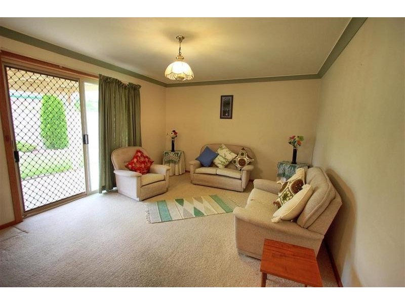 42 Oleander Crescent, Lake Albert NSW 2650