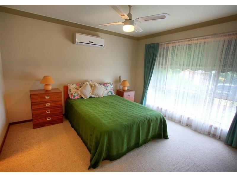 42 Oleander Crescent, Lake Albert NSW 2650