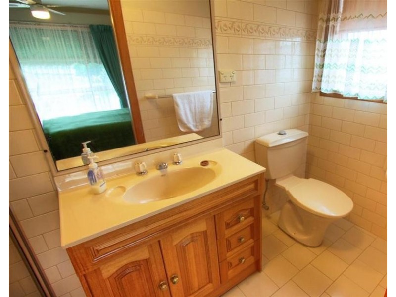 42 Oleander Crescent, Lake Albert NSW 2650