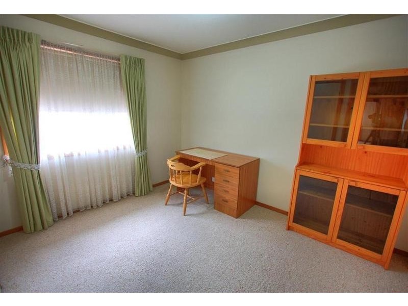 42 Oleander Crescent, Lake Albert NSW 2650