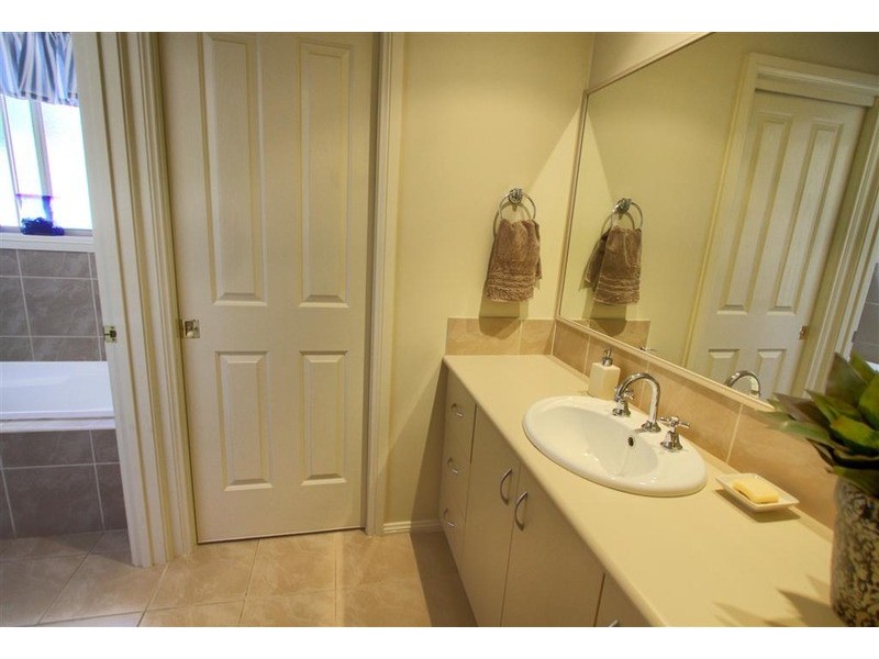 10 Wellington Street, Tatton NSW 2650