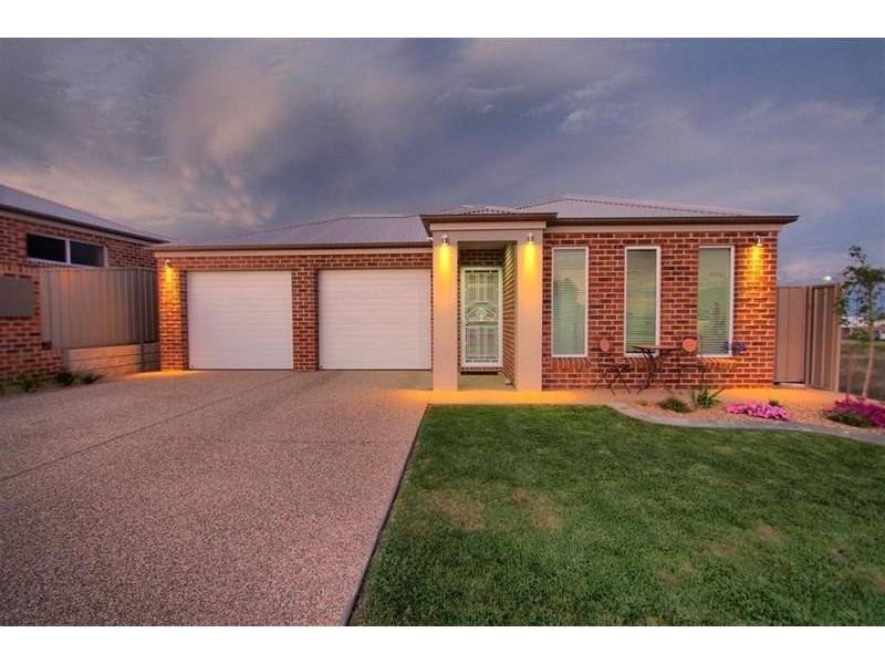 2/2 Clarence Place, Tatton NSW 2650