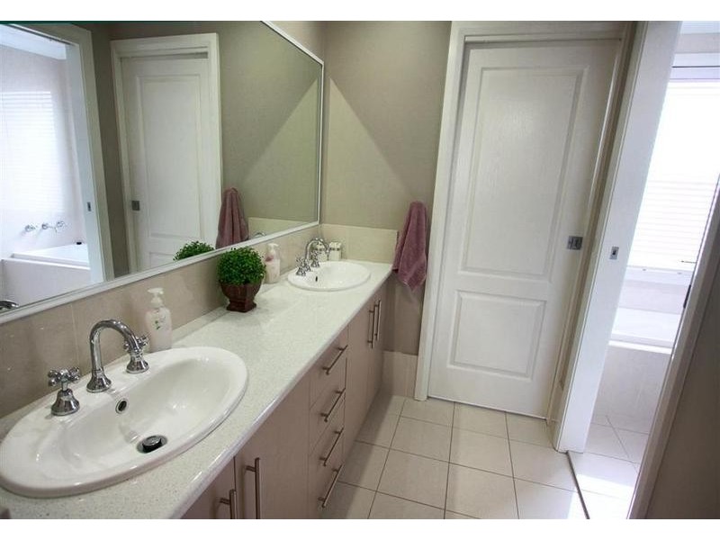 2/2 Clarence Place, Tatton NSW 2650