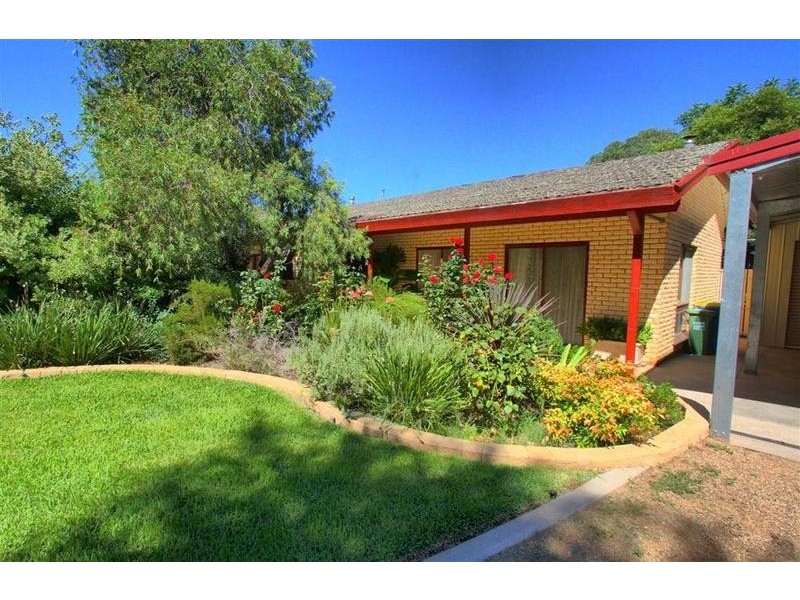 8 Birch Road, Lake Albert NSW 2650