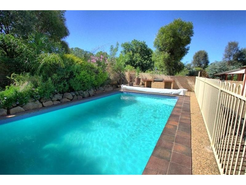 8 Birch Road, Lake Albert NSW 2650