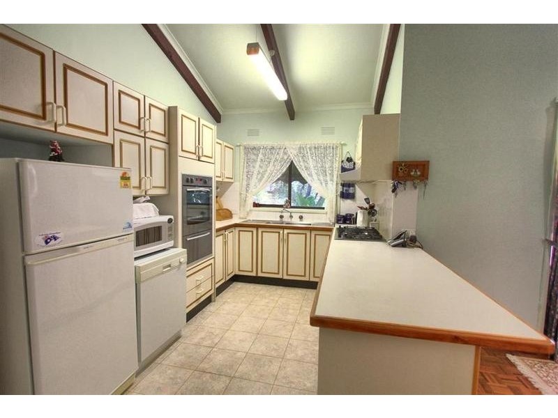 8 Birch Road, Lake Albert NSW 2650