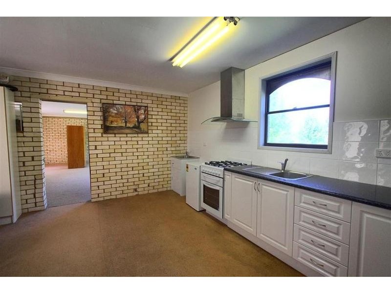 8 Birch Road, Lake Albert NSW 2650