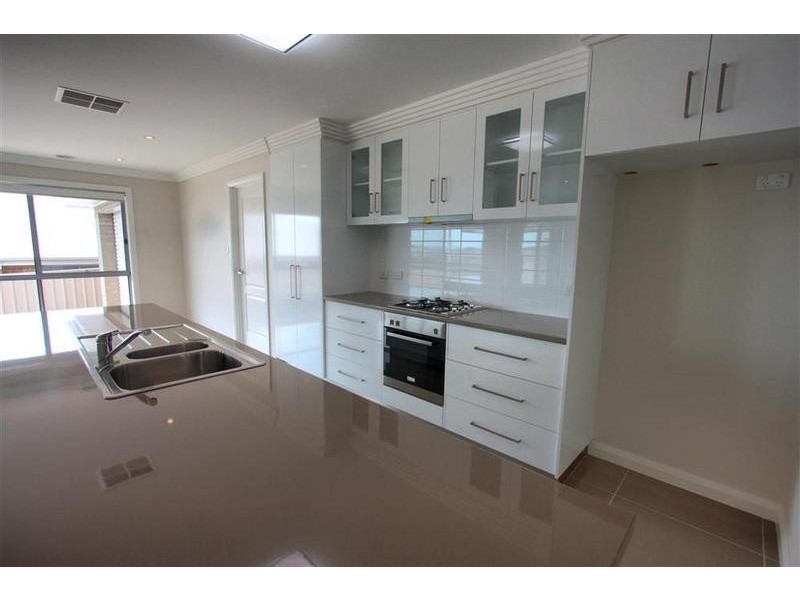 66 Kaloona Drive, Bourkelands NSW 2650