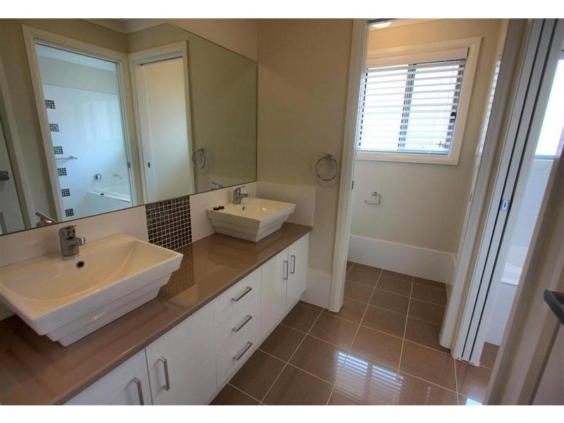 66 Kaloona Drive, Bourkelands NSW 2650