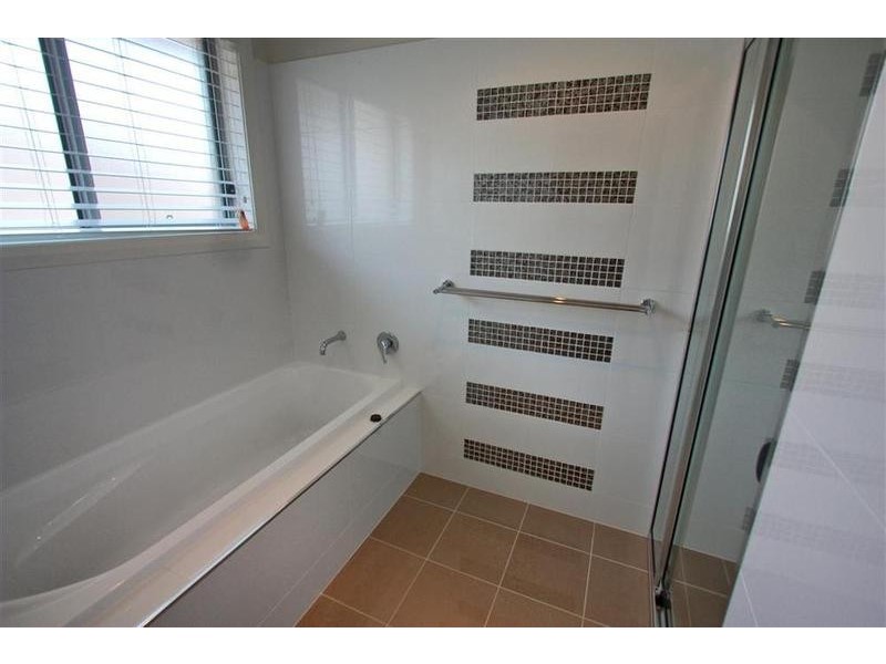 66 Kaloona Drive, Bourkelands NSW 2650
